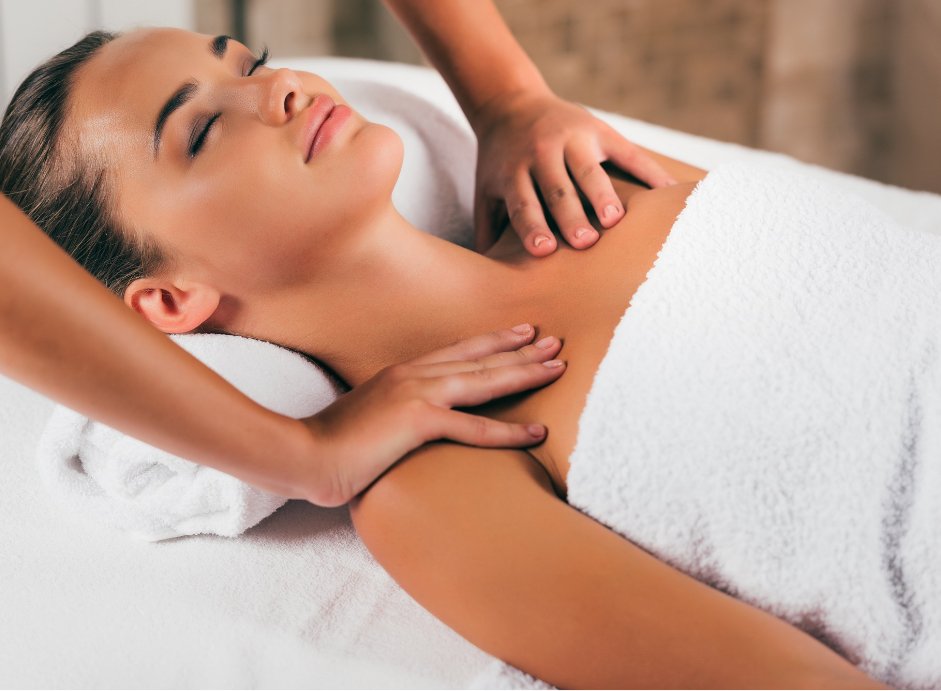 s3 team attractive woman having massage at spa salon 6XY444G